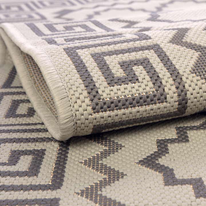 3' 3 x 5' Easy-Clean Lattice Indoor / Outdoor Rug