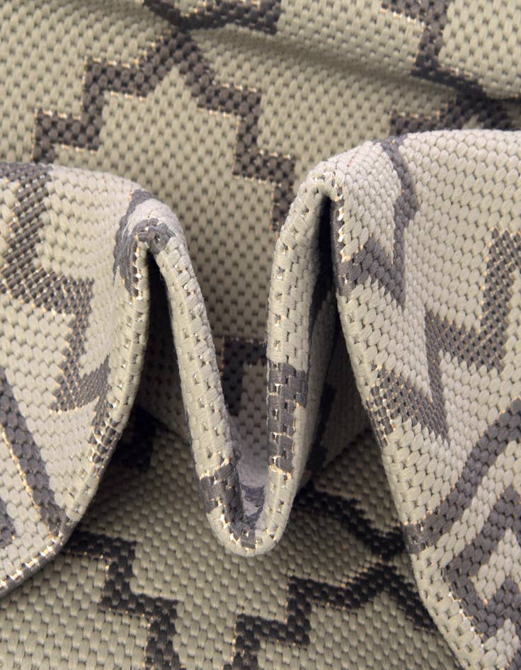 Detail image of 5' 3 x 8' Washable Lattice Indoor / Outdoor Rug