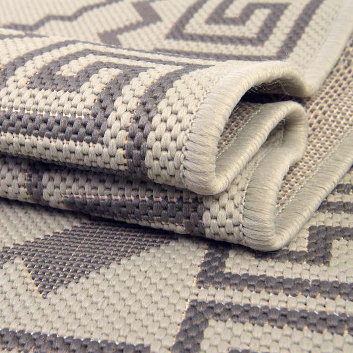 3' 3 x 5' Easy-Clean Lattice Indoor / Outdoor Rug