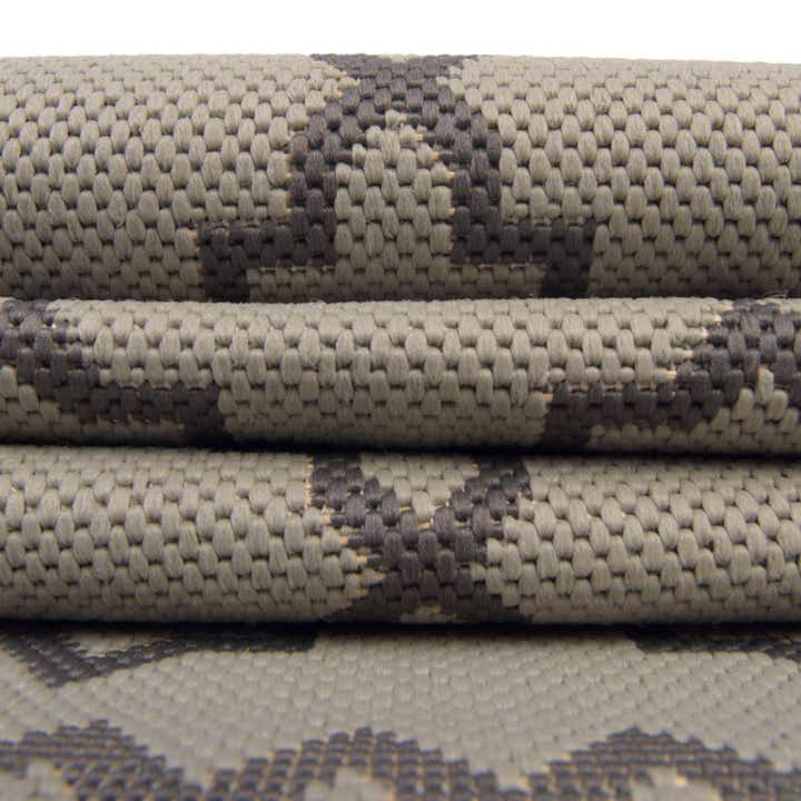 3' 3 x 5' Easy-Clean Lattice Indoor / Outdoor Rug
