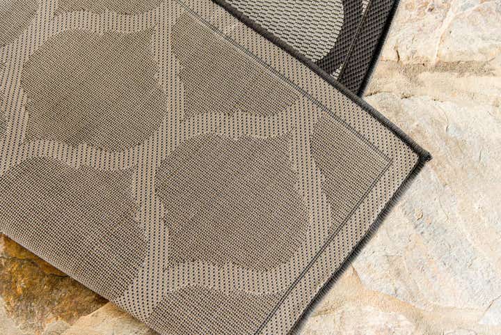 7' x 10' Easy-Clean Lattice Indoor / Outdoor Rug