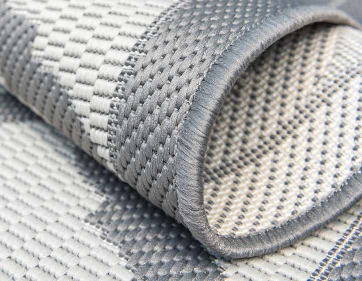 7' x 10' Easy-Clean Lattice Indoor / Outdoor Rug