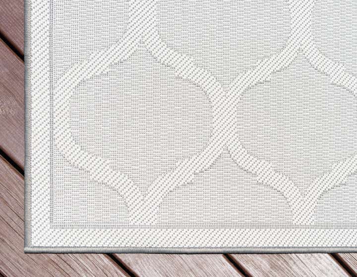 7' x 10' Easy-Clean Lattice Indoor / Outdoor Rug