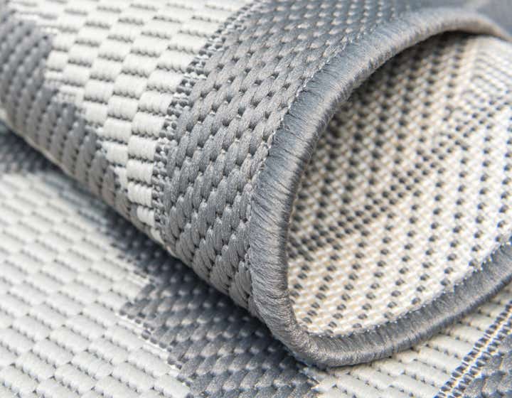 7' x 10' Easy-Clean Lattice Indoor / Outdoor Rug