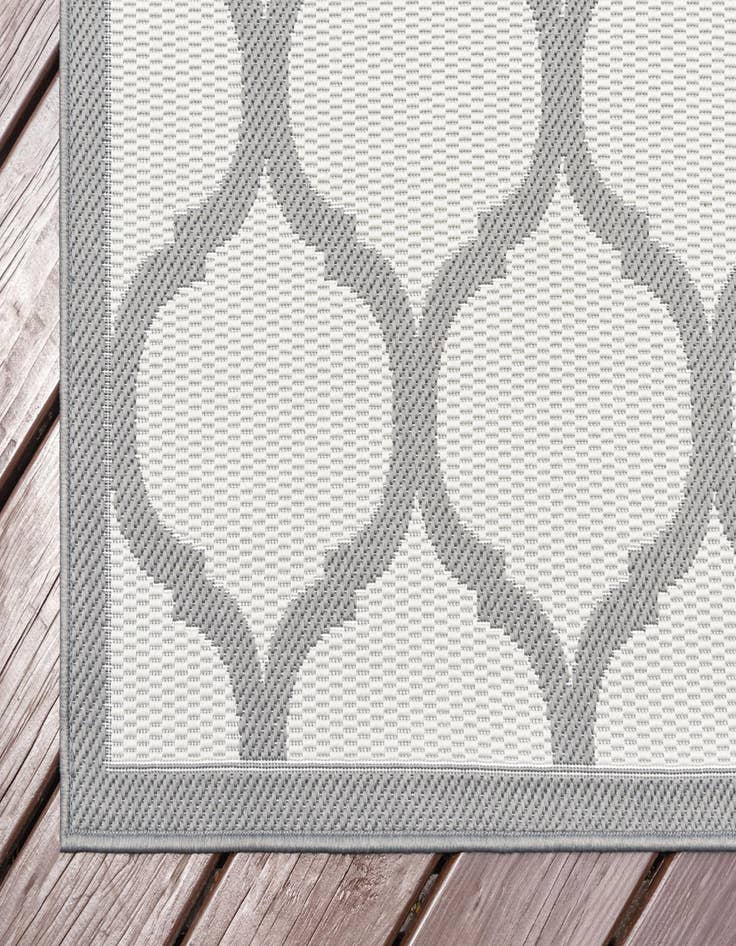 Detail image of 3' 3 x 5' Washable Lattice Indoor / Outdoor Rug