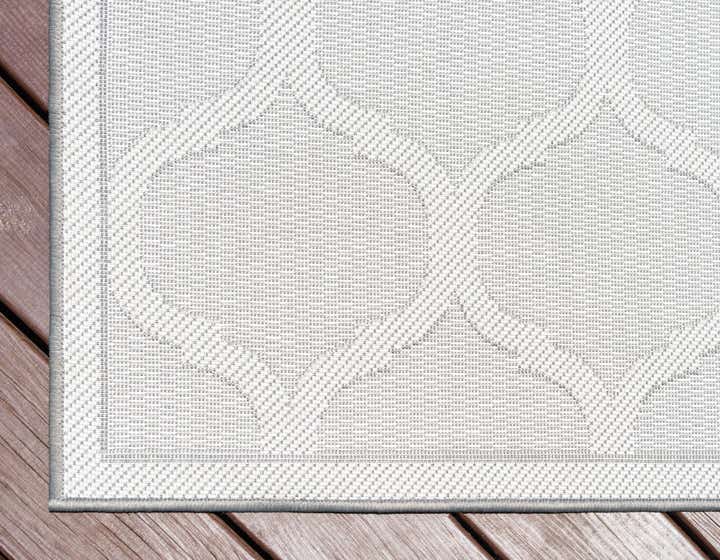 7' x 10' Easy-Clean Lattice Indoor / Outdoor Rug