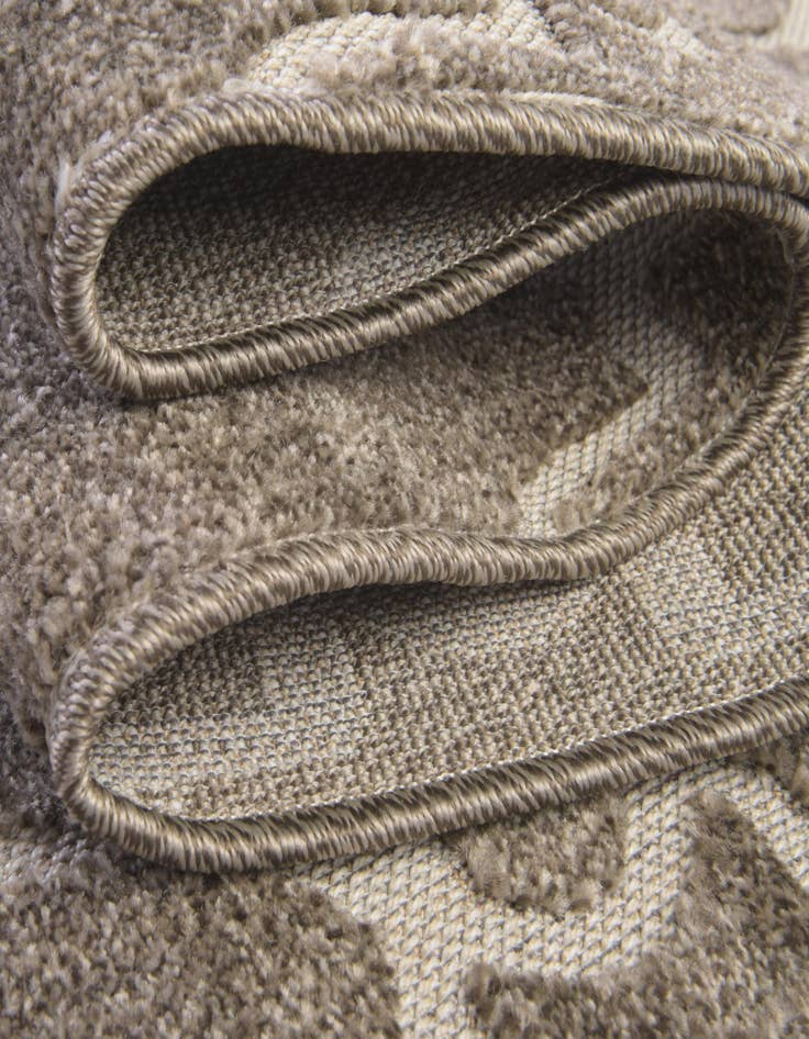 Detail image of 8' x 10' Washable Lattice Indoor / Outdoor Rug