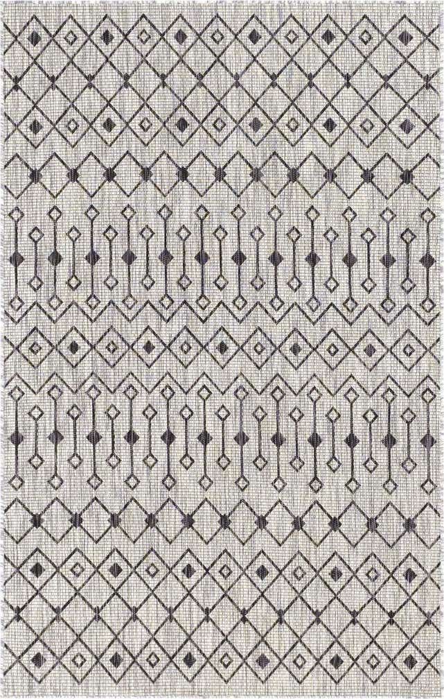 5' 3 x 8' Easy-Clean Lattice Indoor / Outdoor Rug