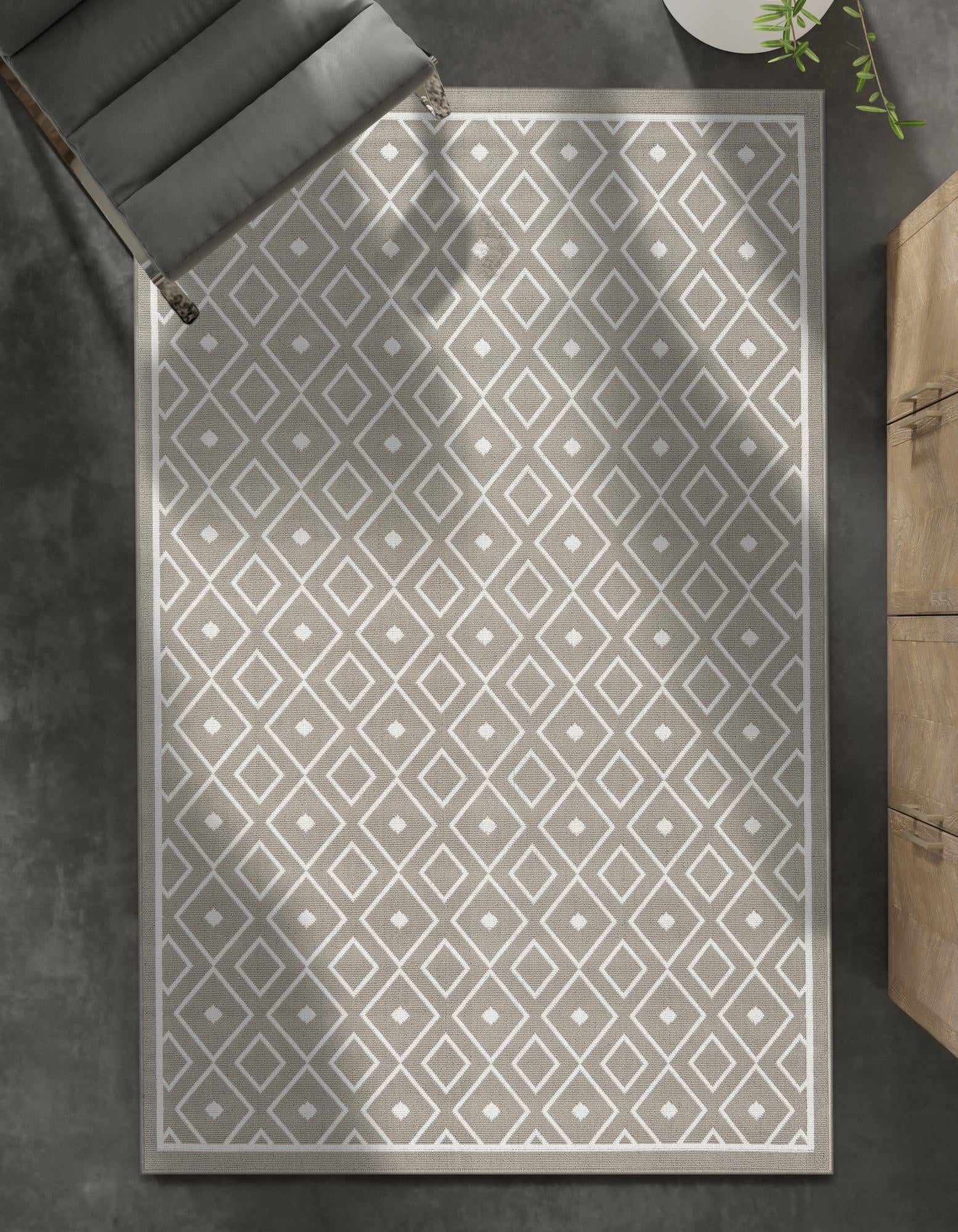4' x 6' Easy-Clean Lattice Indoor / Outdoor Rug