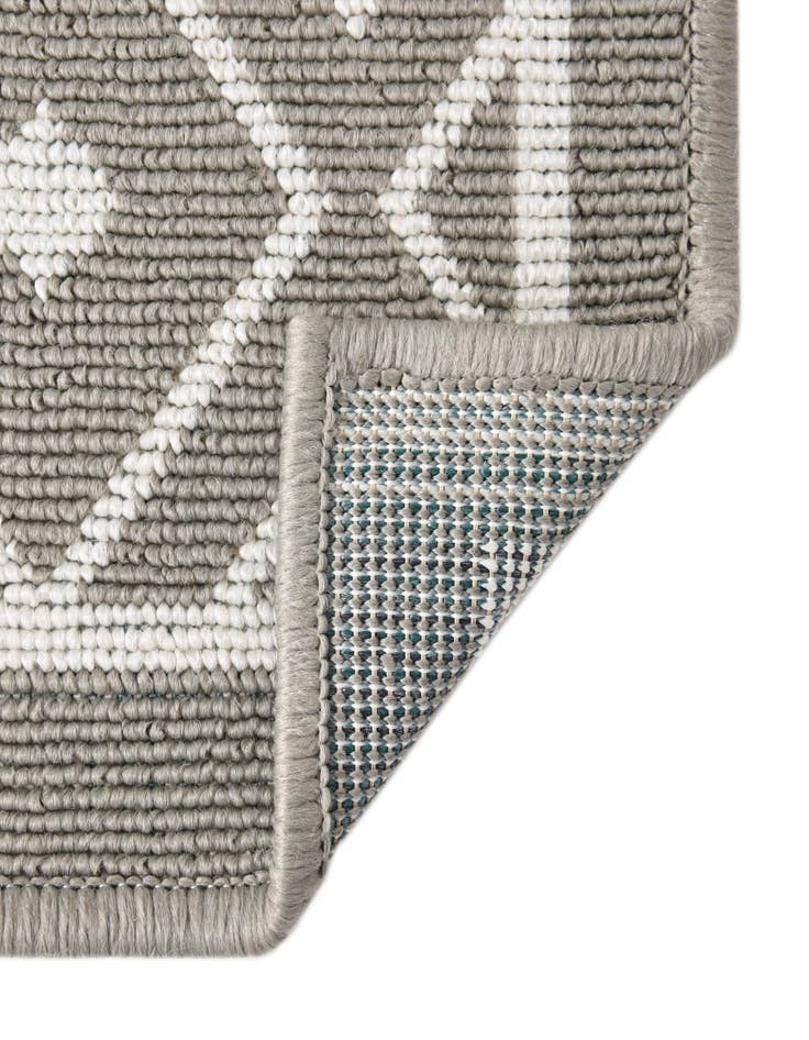 Detail image of 7' 10 x 10' Easy-Clean Lattice Indoor / Outdoor Rug