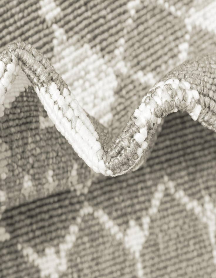 Detail image of 5' 3 x 8' Washable Lattice Indoor / Outdoor Rug