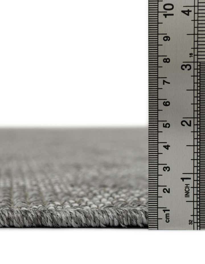 4' 1 x 6' 1 Easy-Clean Lattice Indoor / Outdoor Rug