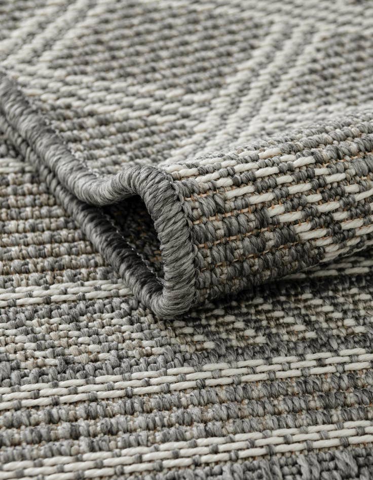 Detail image of 4' 1 x 6' 1 Washable Lattice Indoor / Outdoor Rug
