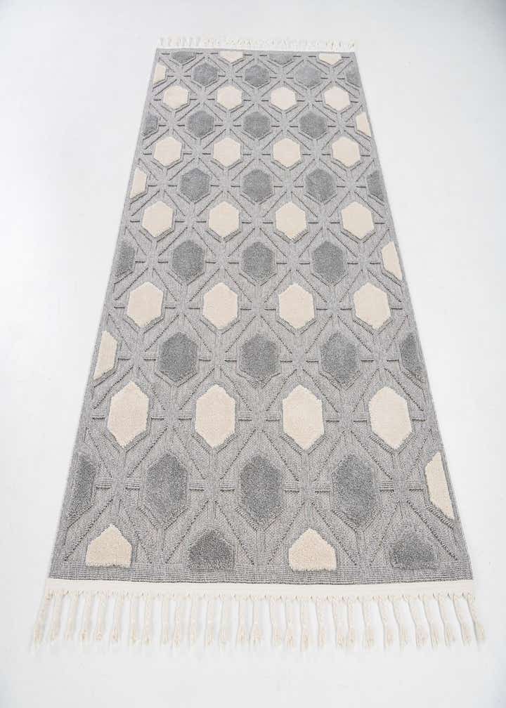 5' 3 x 7' 8 Easy-Clean Modern Indoor / Outdoor Rug