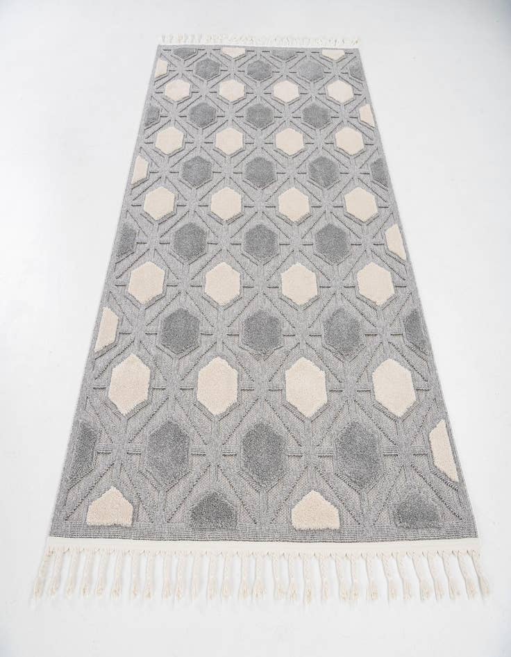 Detail image of 5' 3 x 7' 8 Easy-Clean Modern Indoor / Outdoor Rug