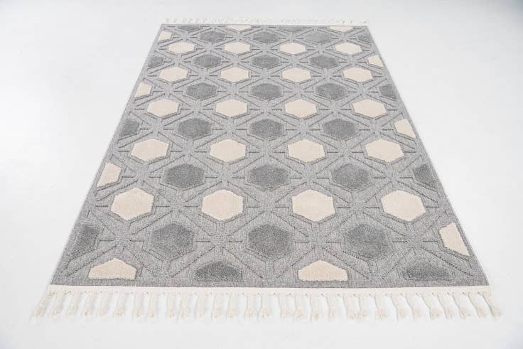 Detail image of 5' 3 x 7' 8 Easy-Clean Modern Indoor / Outdoor Rug