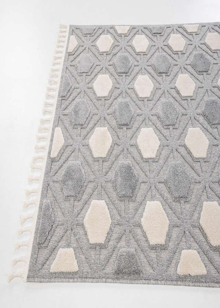 5' 3 x 7' 8 Easy-Clean Modern Indoor / Outdoor Rug