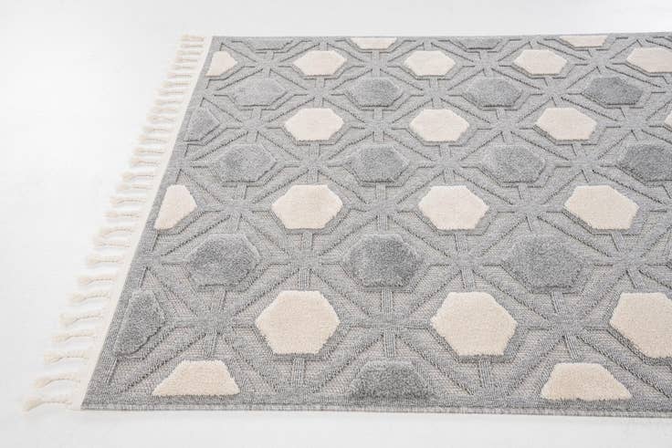 Detail image of 5' 3 x 7' 8 Easy-Clean Modern Indoor / Outdoor Rug