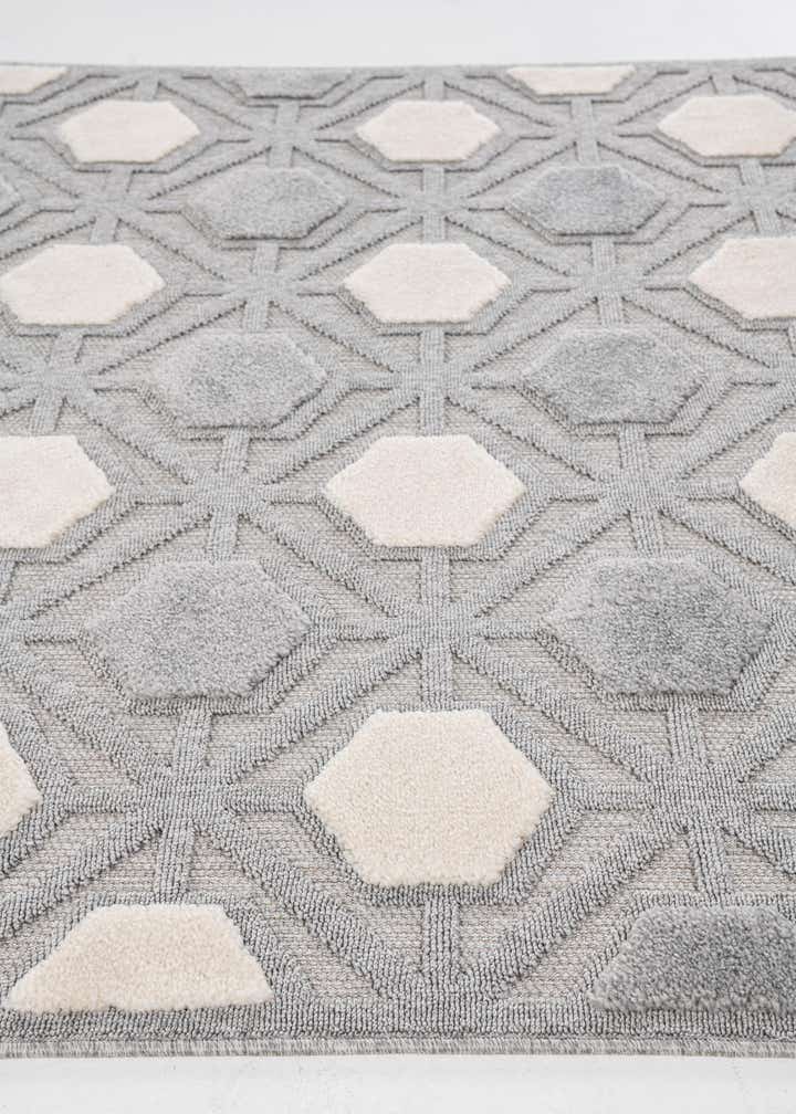 5' 3 x 7' 8 Easy-Clean Modern Indoor / Outdoor Rug