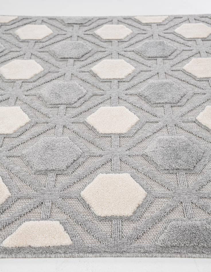 Detail image of 5' 3 x 7' 8 Easy-Clean Modern Indoor / Outdoor Rug