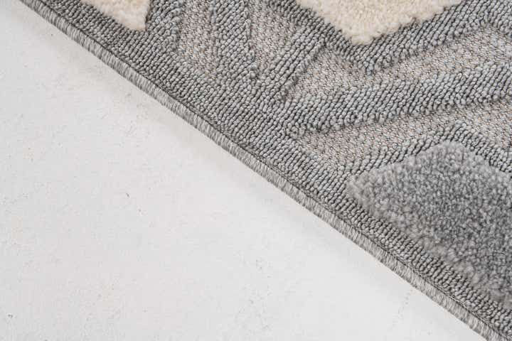 5' 3 x 7' 8 Easy-Clean Modern Indoor / Outdoor Rug