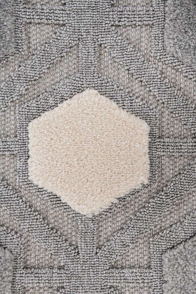5' 3 x 7' 8 Easy-Clean Modern Indoor / Outdoor Rug