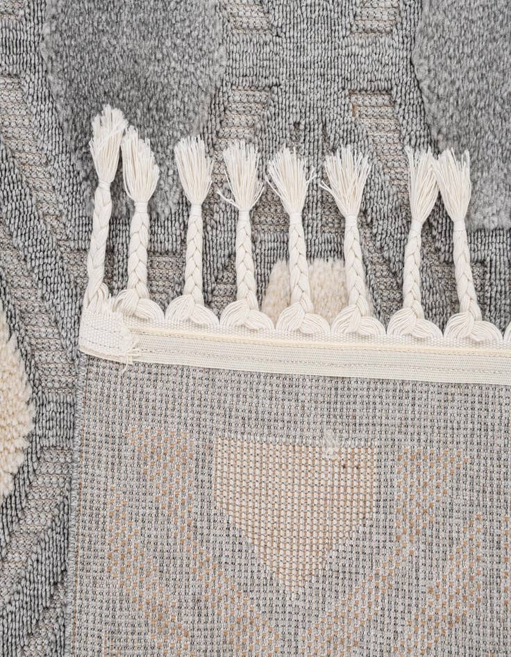 Detail image of 5' 3 x 7' 8  Washable Modern Indoor / Outdoor Rug