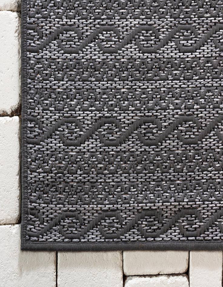 Detail image of 7' x 10'  Washable Modern Indoor / Outdoor Rug