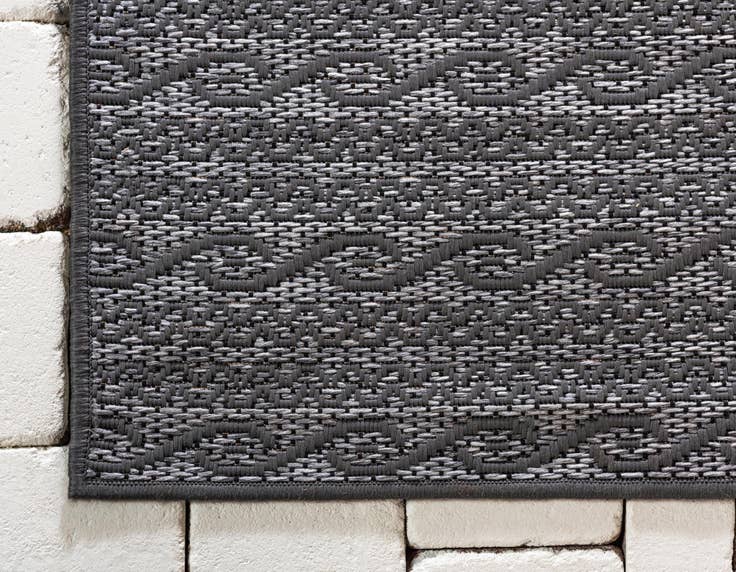 Detail image of 5' 3 x 8' Easy-Clean Modern Indoor / Outdoor Rug