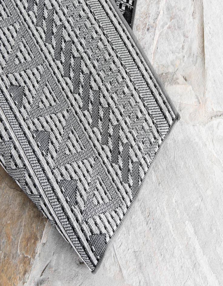 Detail image of 4' x 6'  Washable Modern Indoor / Outdoor Rug