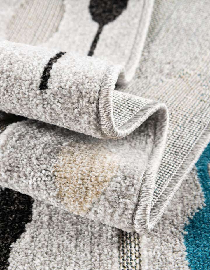 7' x 10' Easy-Clean Modern Indoor / Outdoor Rug