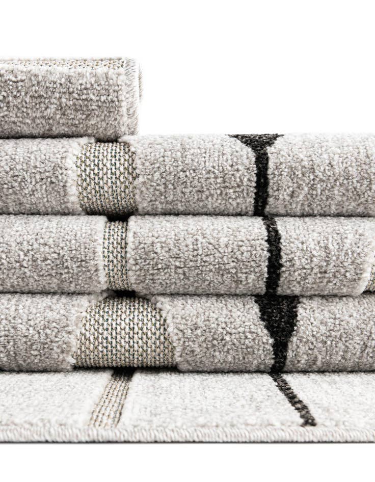 Detail image of 7' x 10' Easy-Clean Modern Indoor / Outdoor Rug