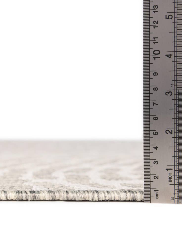 Detail image of 5' 3 x 8' Easy-Clean Modern Indoor / Outdoor Rug
