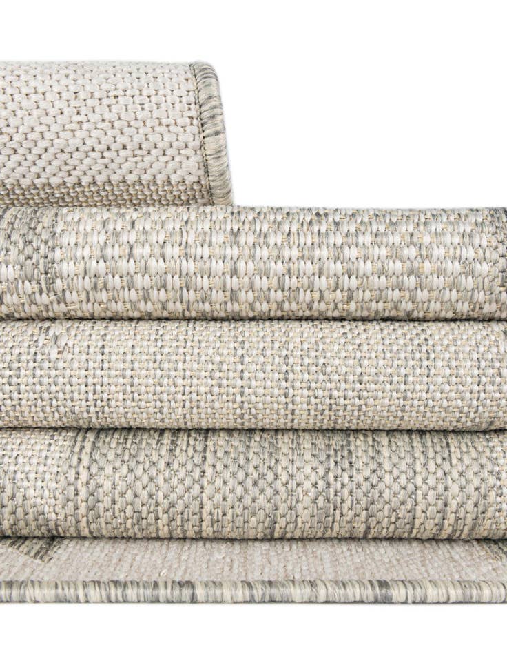 Detail image of 5' 3 x 8' Easy-Clean Modern Indoor / Outdoor Rug