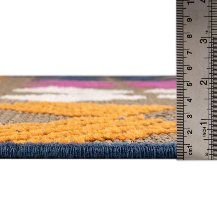 Detail image of 5' x 7' 7 Easy-Clean Indoor / Outdoor Rug