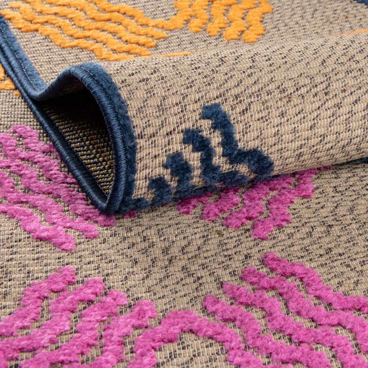 5' x 7' 7 Easy-Clean Indoor / Outdoor Rug