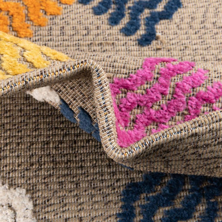 Detail image of 5' x 7' 7 Easy-Clean Indoor / Outdoor Rug