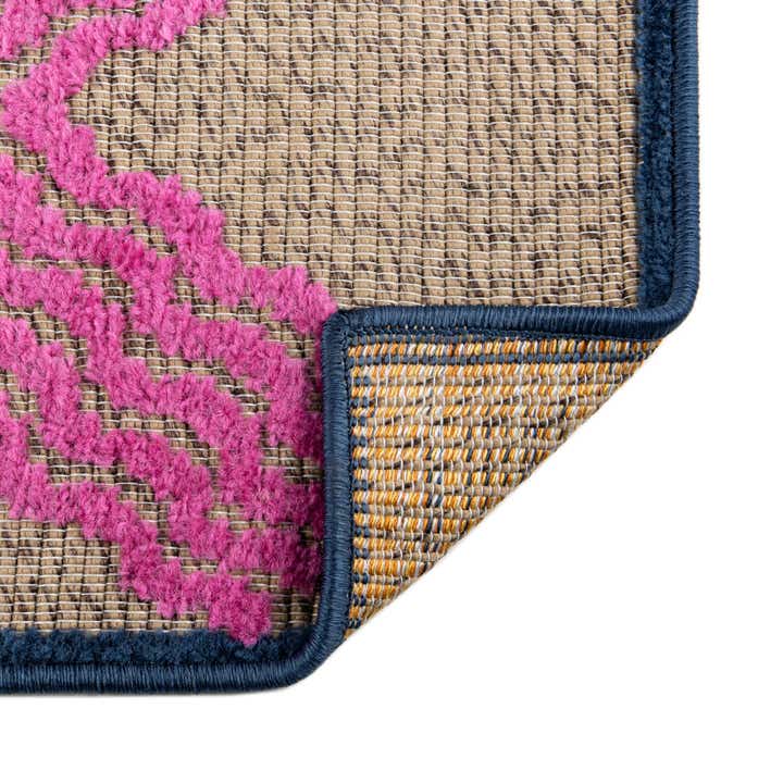 5' x 7' 7 Easy-Clean Indoor / Outdoor Rug