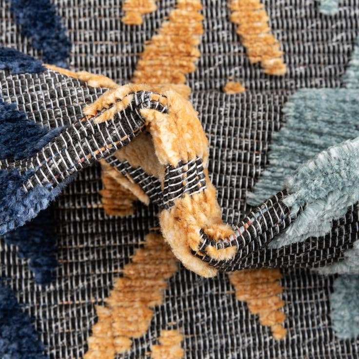 Detail image of 5' x 7' 7 Easy-Clean Indoor / Outdoor Rug