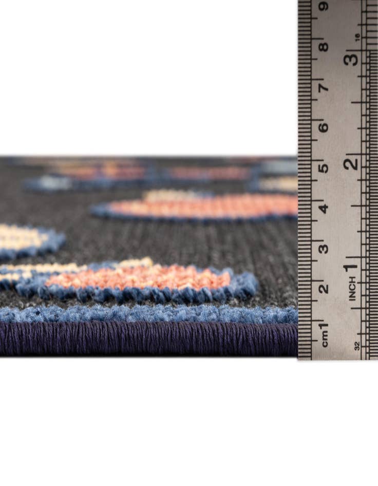 Detail image of 5' x 7' 7  Washable  Indoor / Outdoor Rug