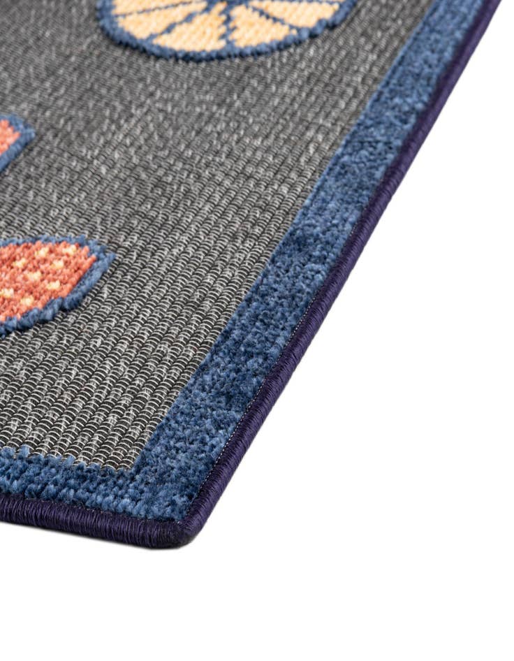 Detail image of 5' x 7' 7  Washable  Indoor / Outdoor Rug