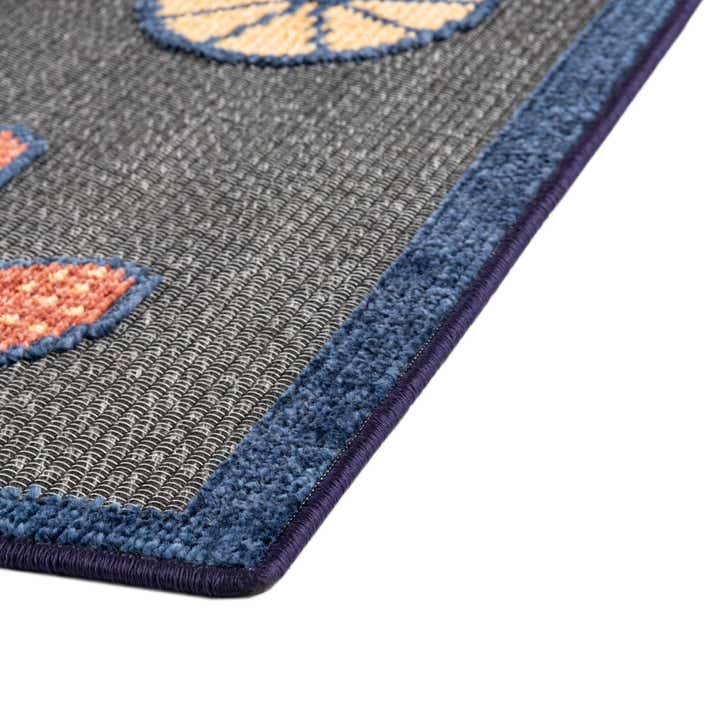 5' x 7' 7 Easy-Clean Indoor / Outdoor Rug