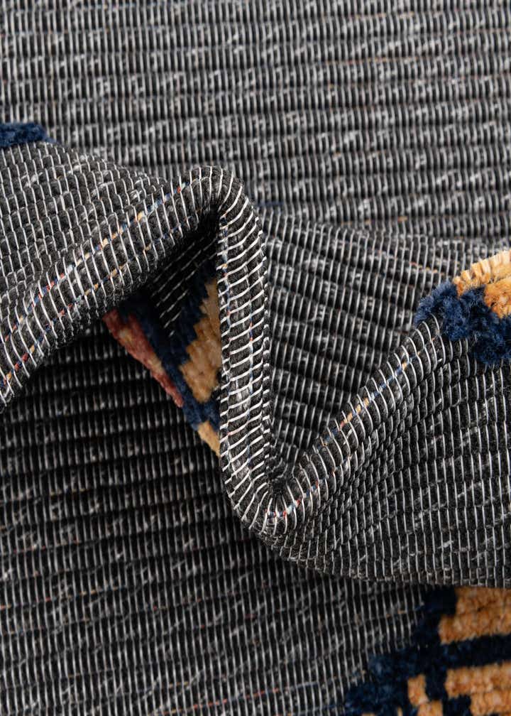 5' x 7' 7 Easy-Clean Indoor / Outdoor Rug