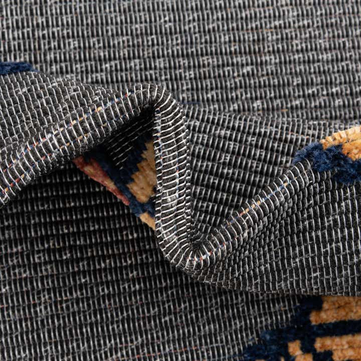 5' x 7' 7 Easy-Clean Indoor / Outdoor Rug