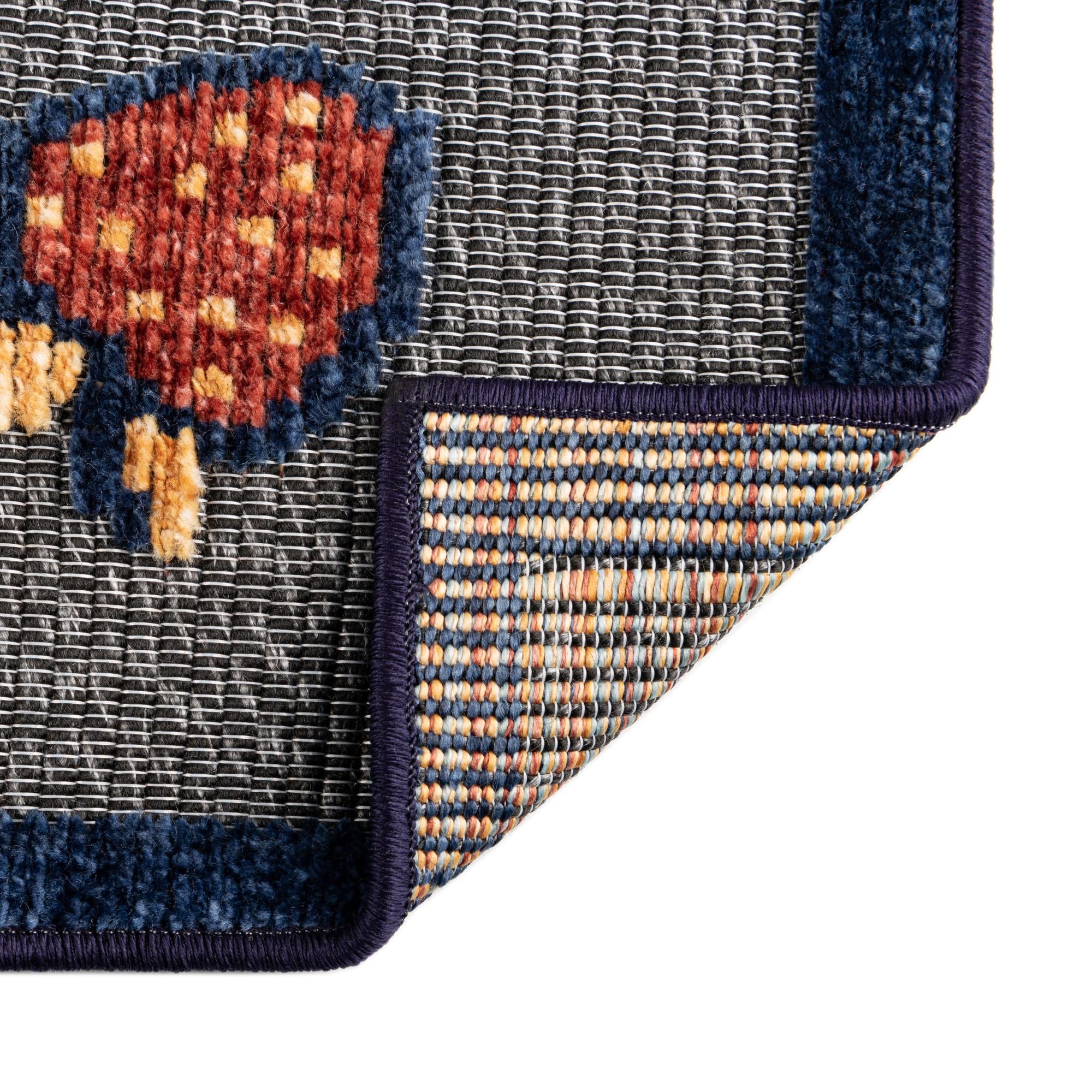 5' x 7' 7 Easy-Clean Indoor / Outdoor Rug