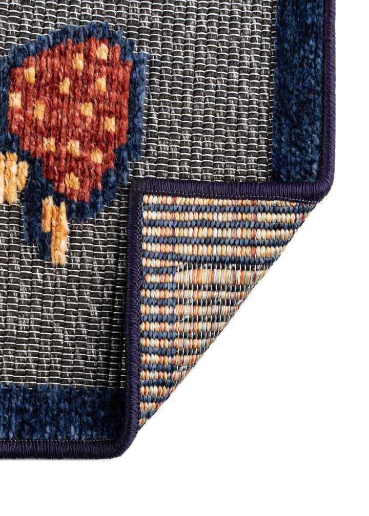 5' x 7' 7 Easy-Clean Indoor / Outdoor Rug