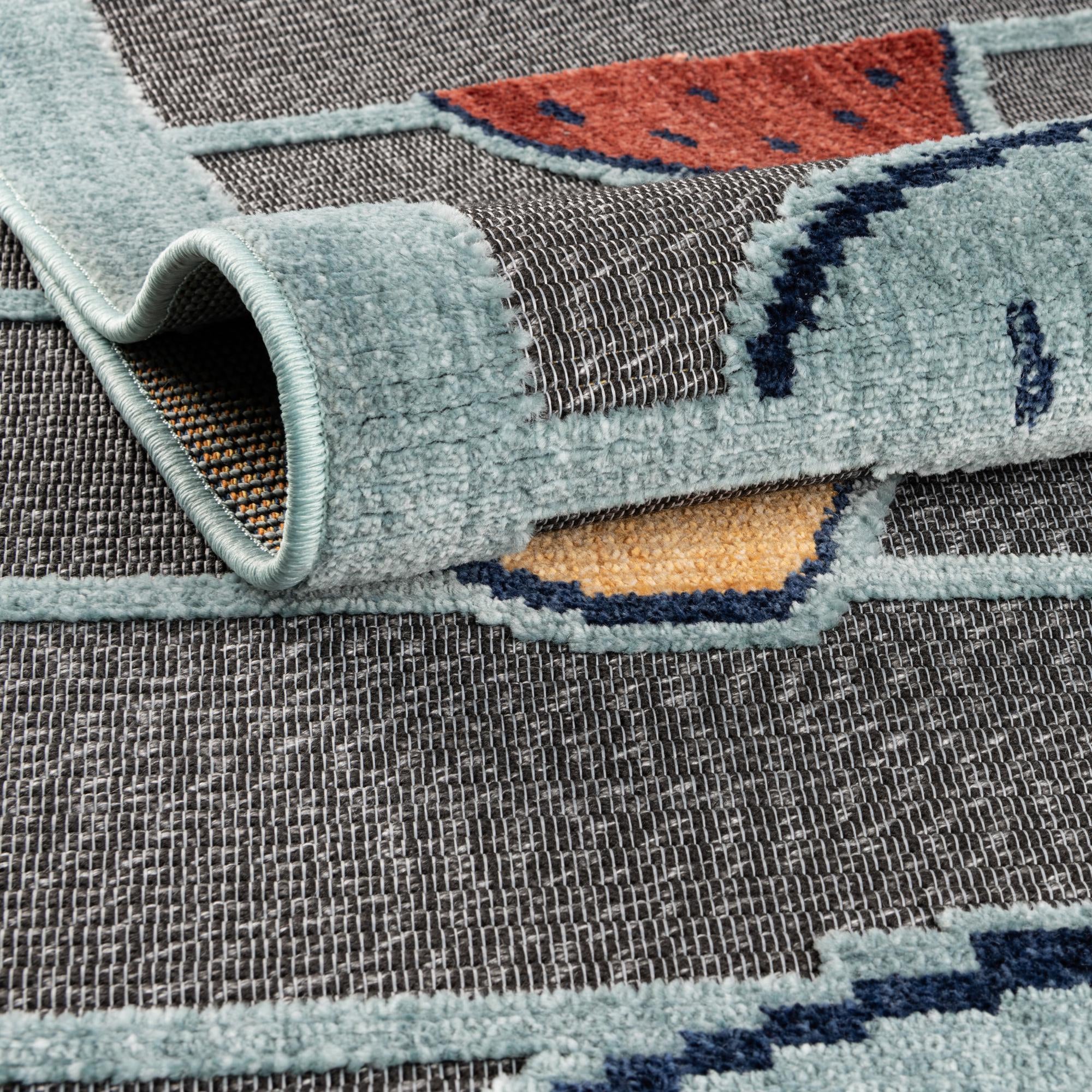 5' x 7' 7 Easy-Clean Indoor / Outdoor Rug
