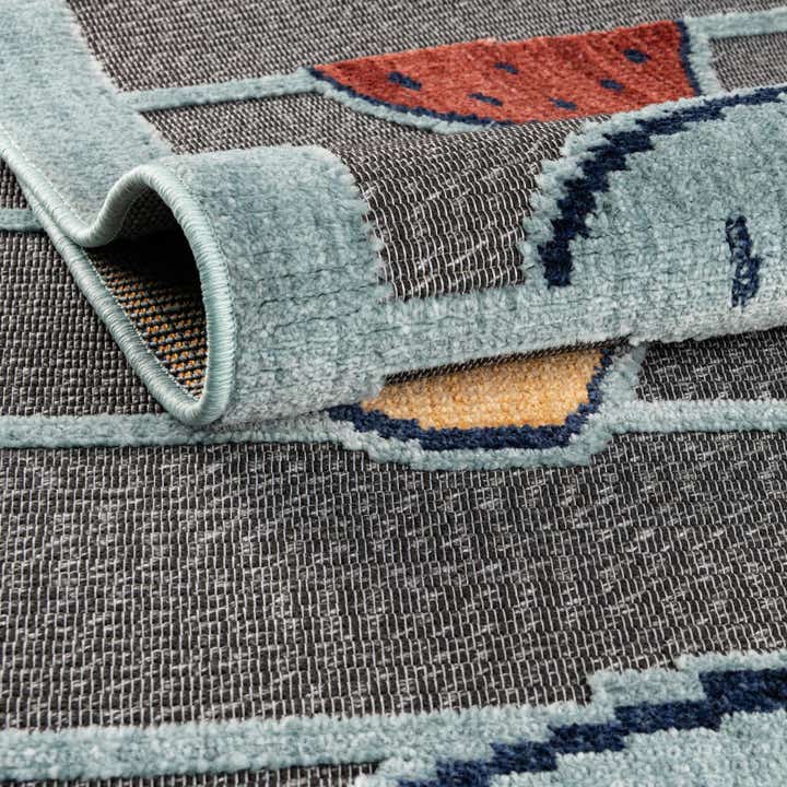 5' x 7' 7 Easy-Clean Indoor / Outdoor Rug