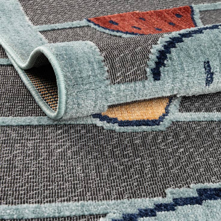 Detail image of 5' x 7' 7 Easy-Clean Indoor / Outdoor Rug