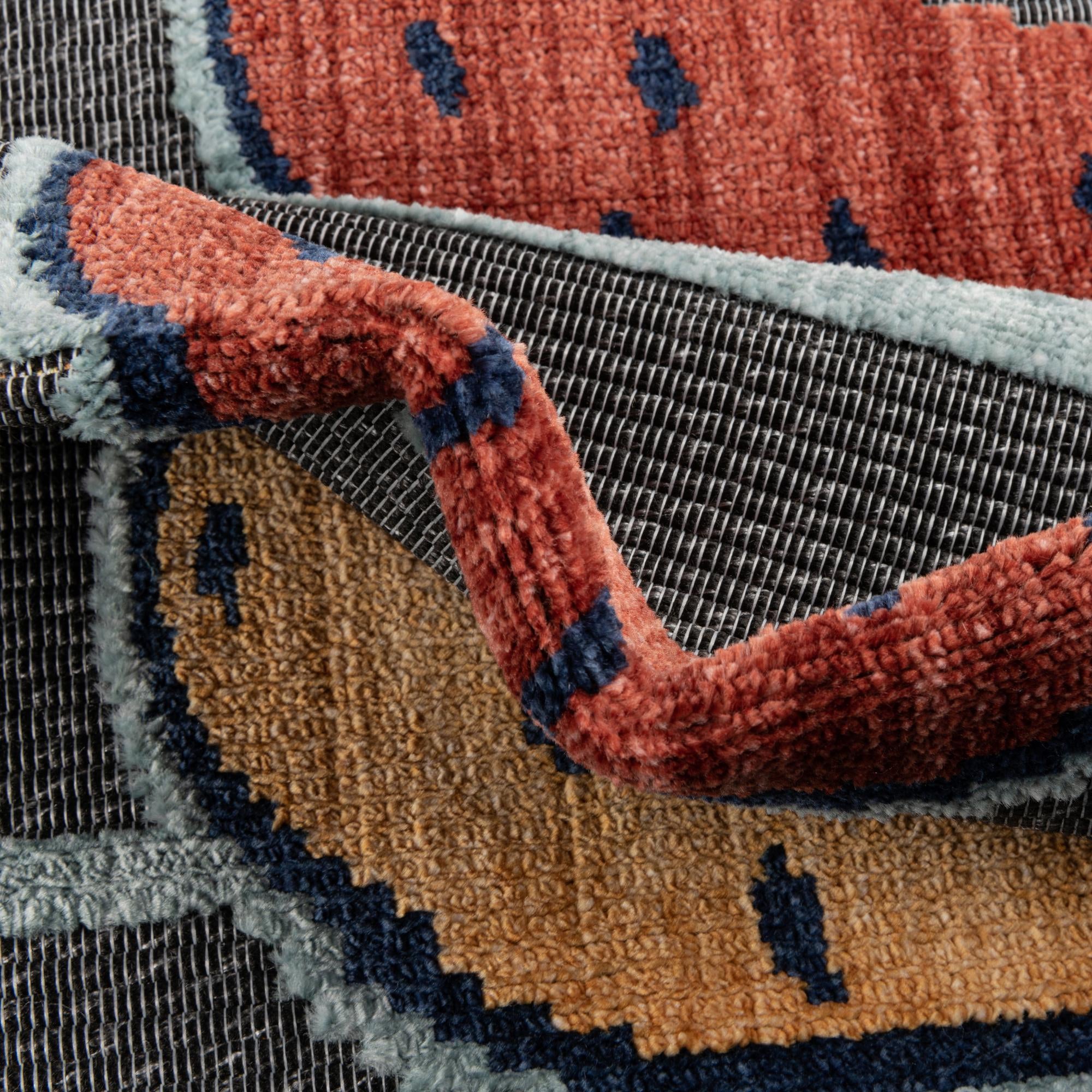 5' x 7' 7 Easy-Clean Indoor / Outdoor Rug
